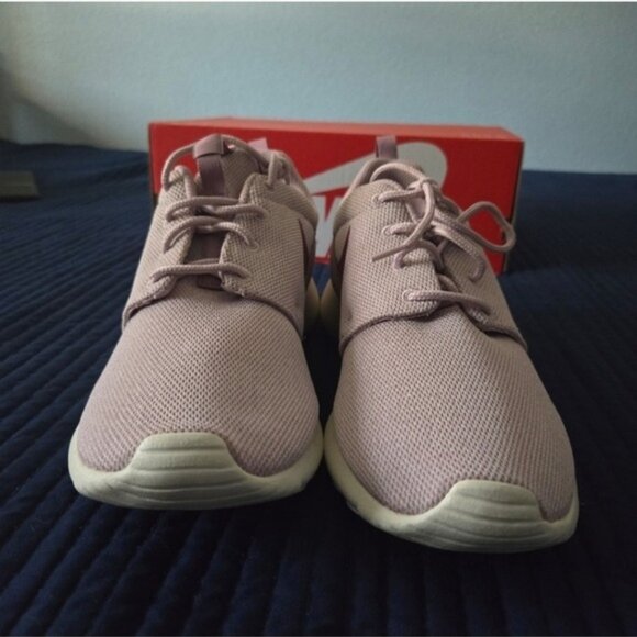 Nike Roshe One Women Size 11 Plum Chaulk True Berry 112025 Gf - Picture 11 of 12